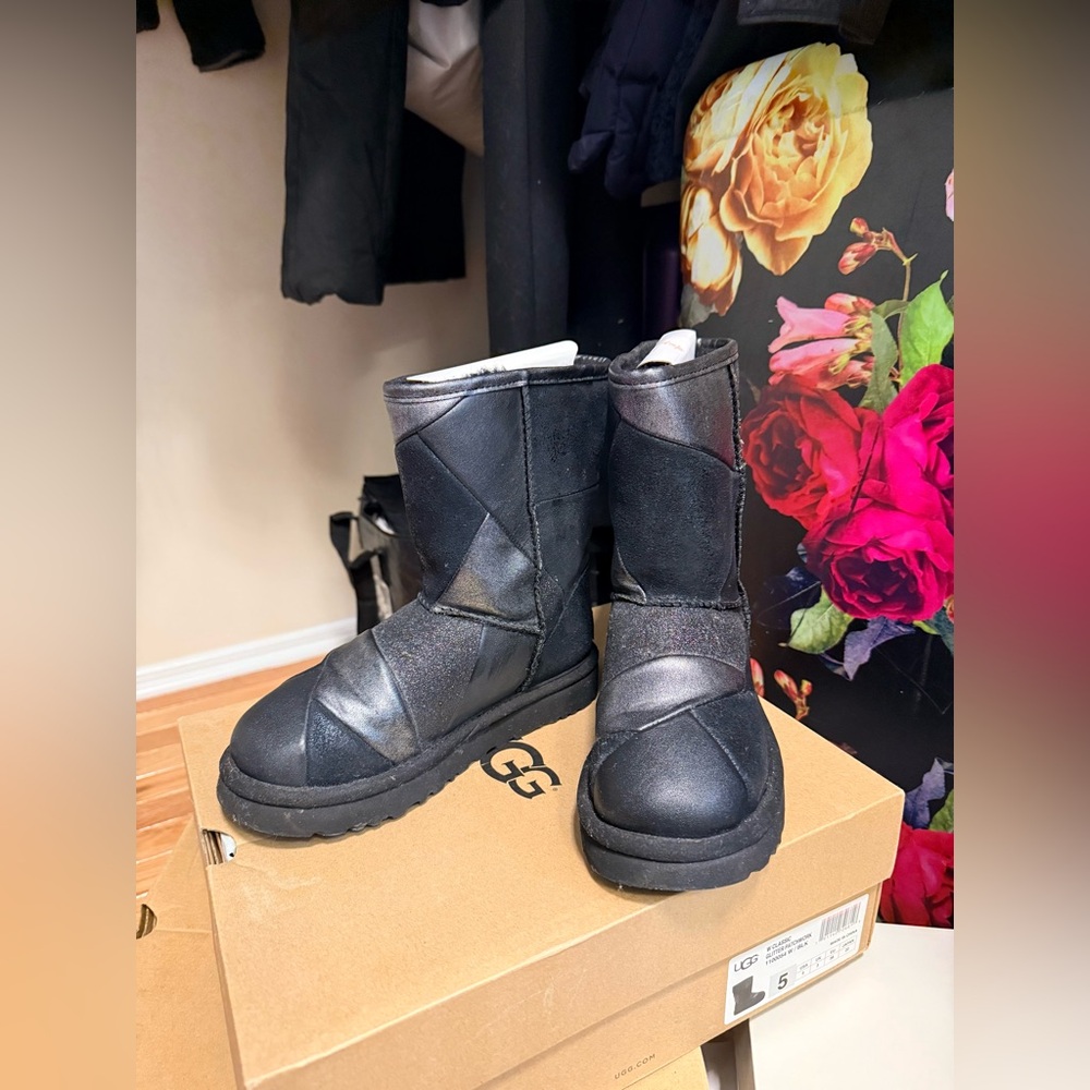 UGG CLASSIC BLACK BOOTS. 8" shaft.